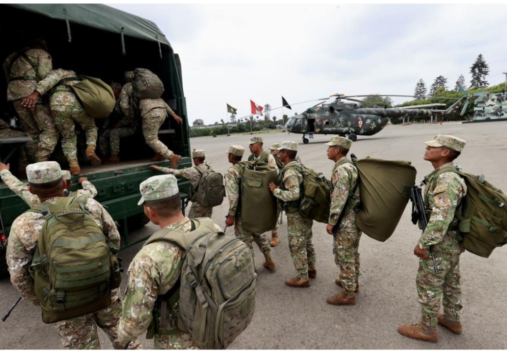 Perú inicia despliegue de 41 mil militares para resguardar elecciones regionales y municipales
