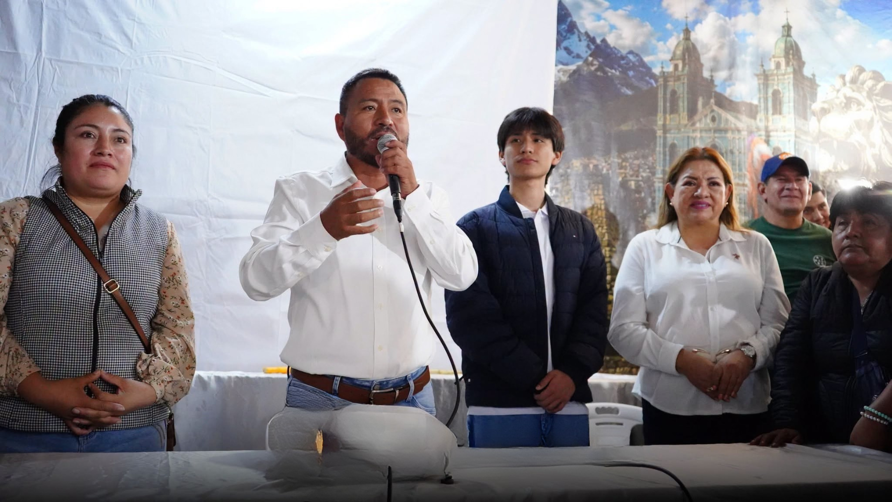 Leandro tiene 31,9 % de votos válidos: 1,9 puntos sobre el umbral de segunda vuelta
