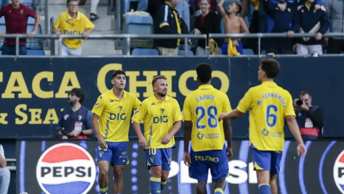 Cádiz gana 3-1 al Ceuta en el debut de Borja Jiménez y sale del descenso