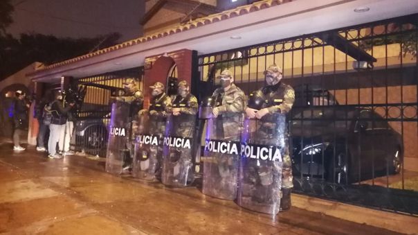 Agentes de la DIVIAC allanan la casa de presidenta ejecutiva de EsSalud por presuntas compras irregulares