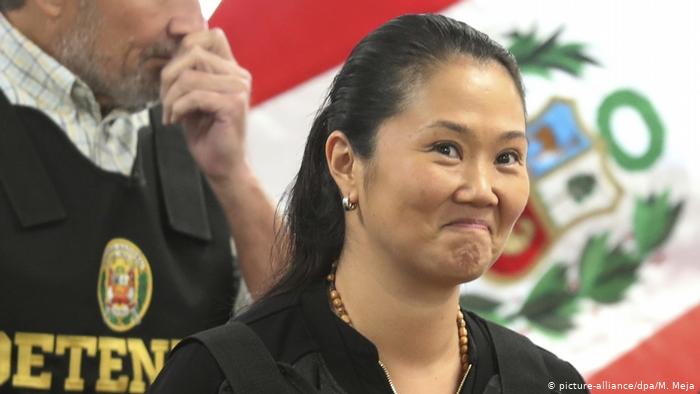 Keiko Fujimori apela al voto de FF. AA. y PNP, a las que destruyó su padre