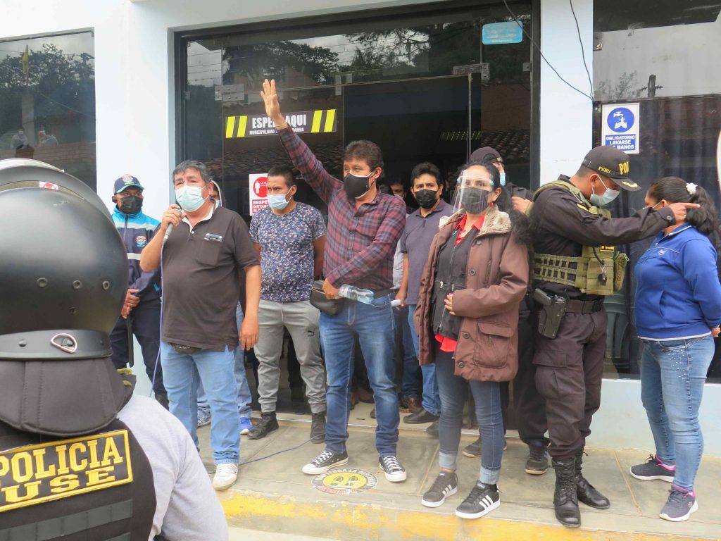 Pobladores protestan contra el alcalde de Churubamba