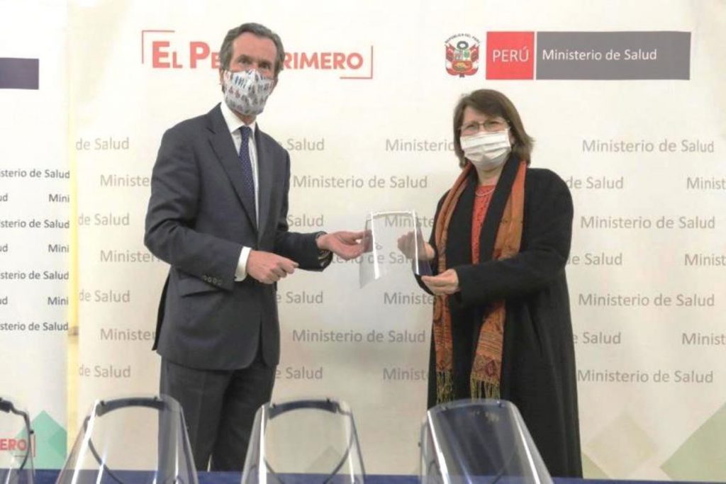 Francia dona al Minsa más de 19 000 protectores faciales