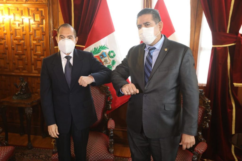 Walter Martos, presidente del Consejo de Ministros y Manuel Merino, presidente del Congreso.