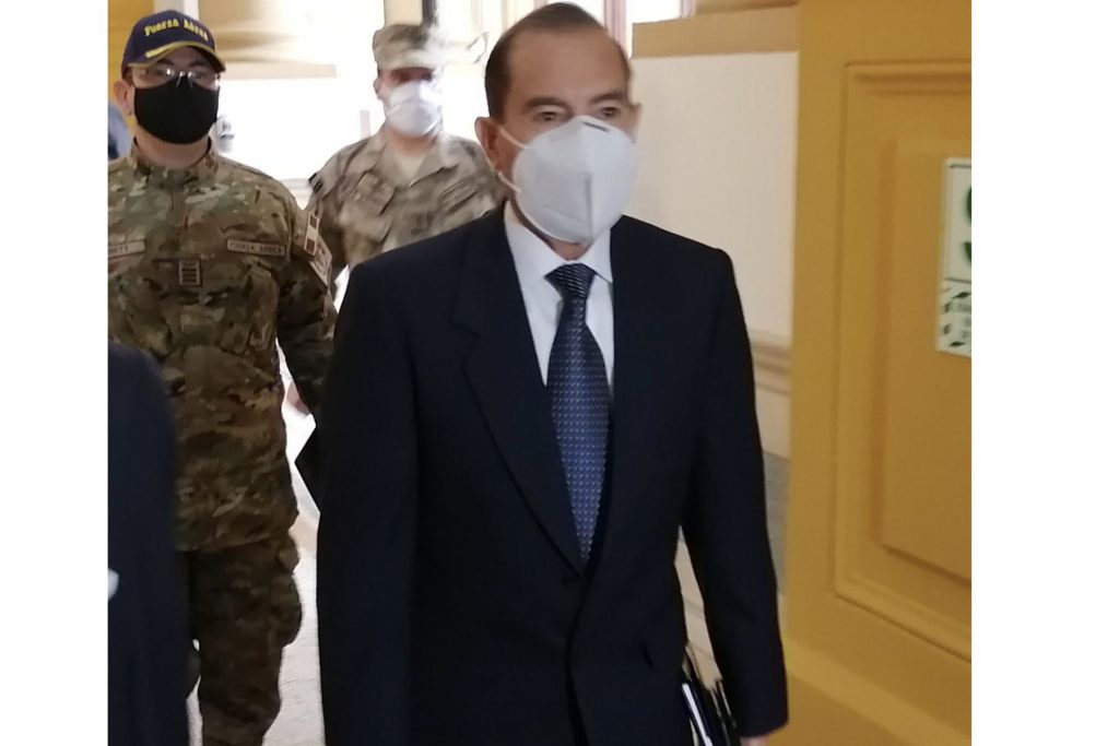 Walter Martos y Gabinete Ministerial se dirigen a pie al Congreso