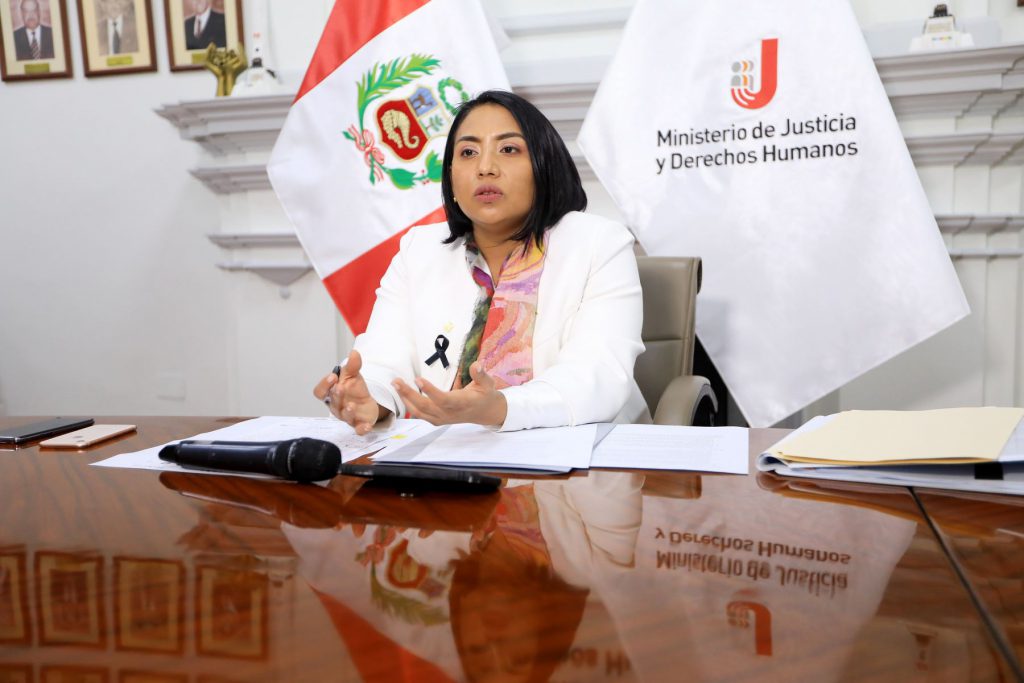 Ministra de Justicia invoca al Congreso a pensar en el país y en el futuro los peruanos