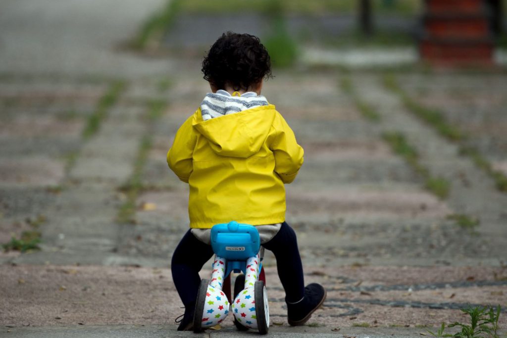 Niños son más propensos a contagiar el COVID-19