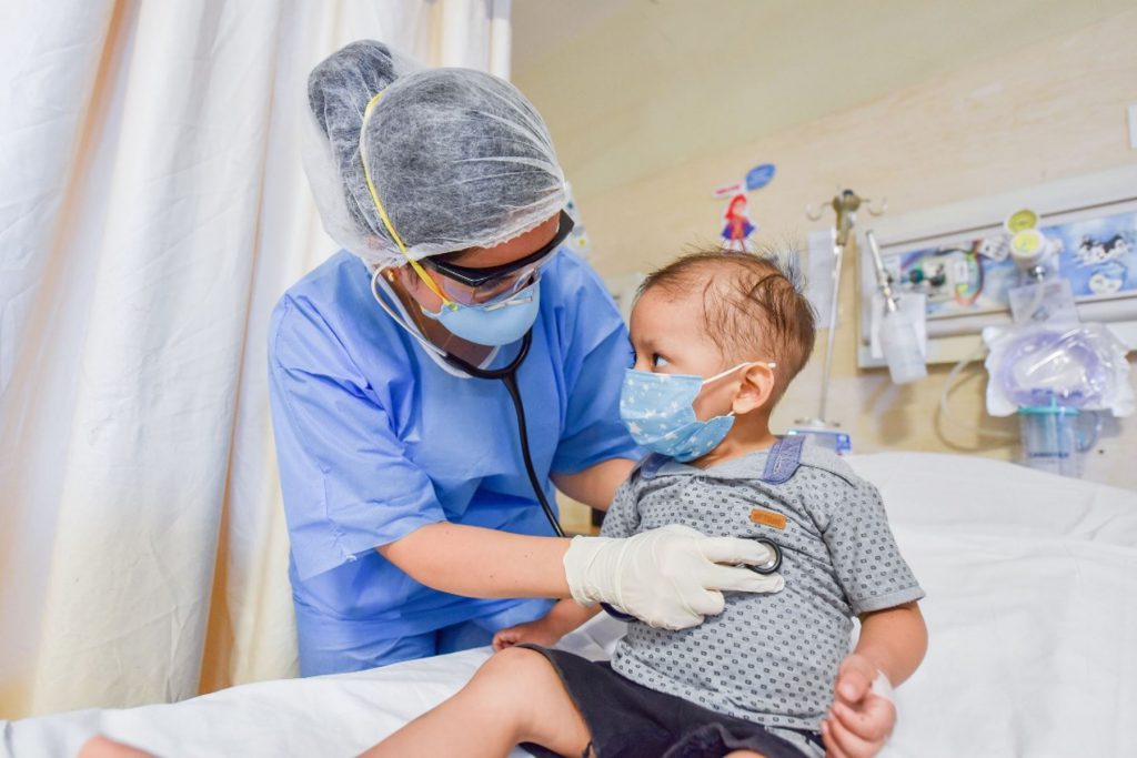 81 niños fallecieron y 23 000 se infectaron de COVID-19.