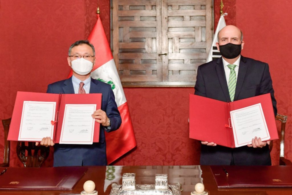 Perú y Corea suscriben convenio sobre ayuda humanitaria para enfrentar el -COVID-19