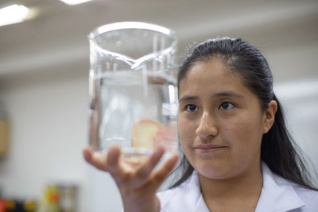 Pronabec iniciará inscripción al concurso Beca Mujeres en Ciencia este 21 de agosto