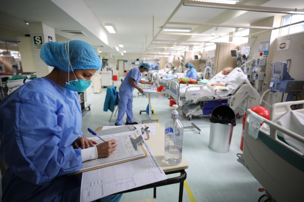 Casos de COVID-19 se elevan a 535 946 en Perú