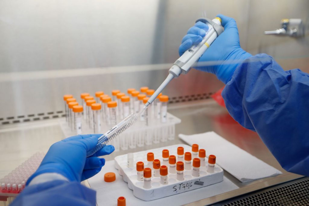 OMS revisará eficacia de la vacuna rusa