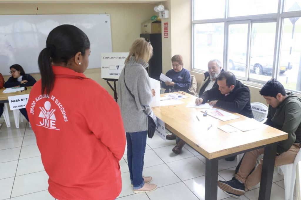 Comisión de Constitución y Reglamento aprueba elecciones internas de candidatos por voto directo o delegados