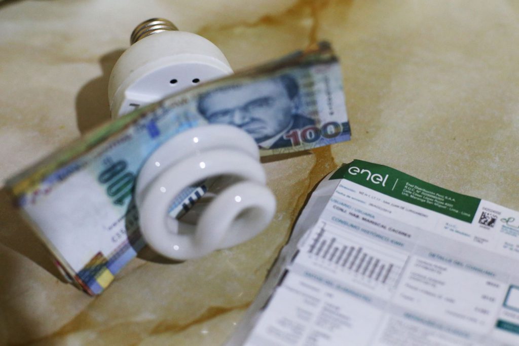 Aprueban transferencia de S/ 233 millones 544 561 para el Bono Electricidad