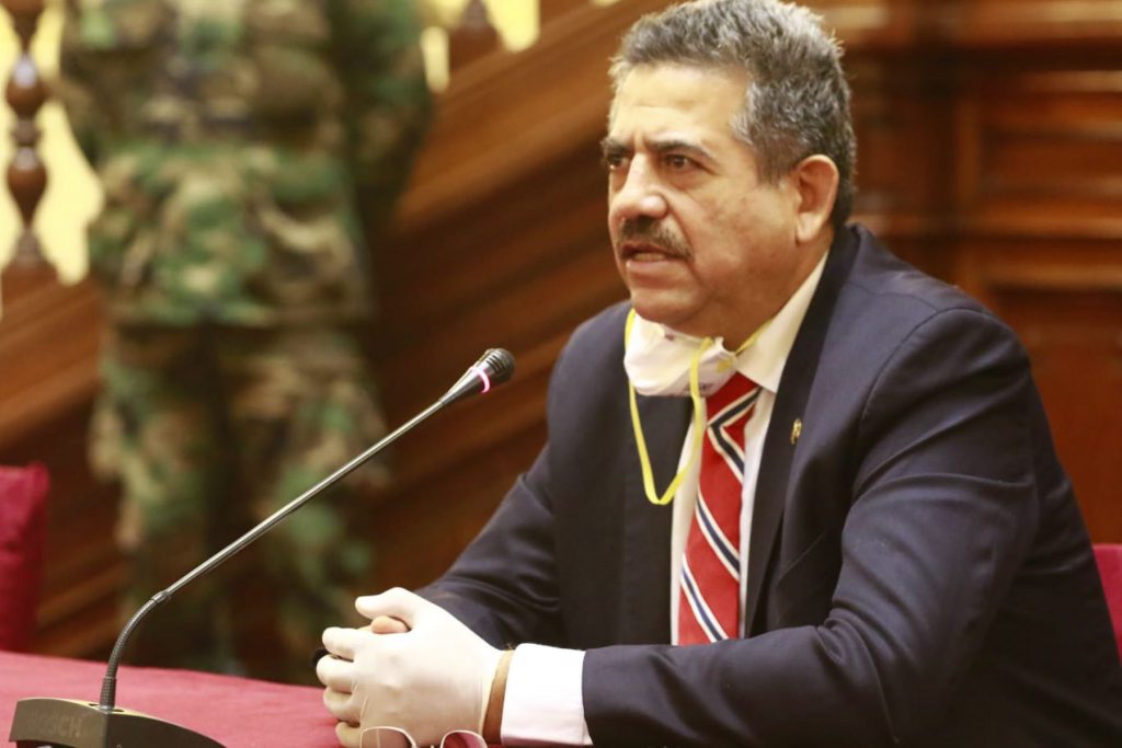 Bancada del Frente Amplio presenta moción de censura contra presidente del Congreso