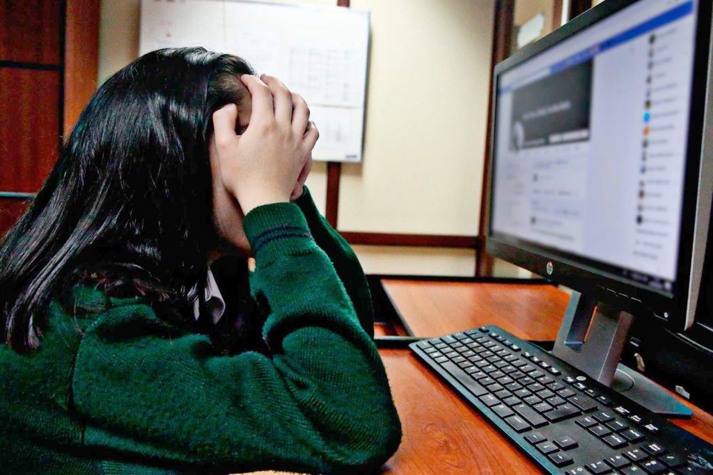 Acoso escolar se cuela en los hogares a pesar del confinamiento