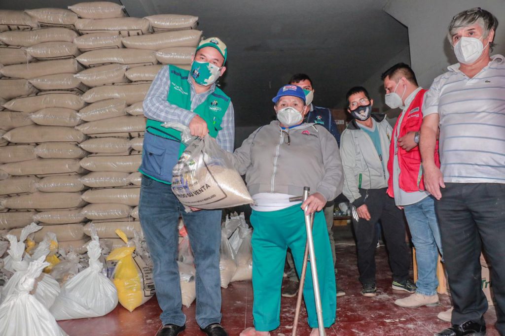 Mphco. entrega víveres a personas con discapacidad