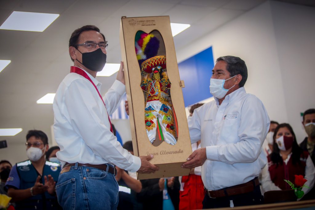 Presidente Vizcarra exige al gobierno regional terminar hospitales de Huánuco y Tingo María