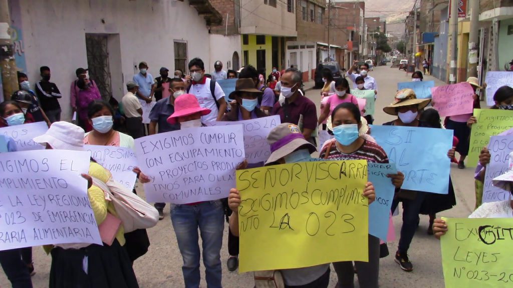 Protestaron contra gobernador Juan Alvarado durante visita de Vizcarra