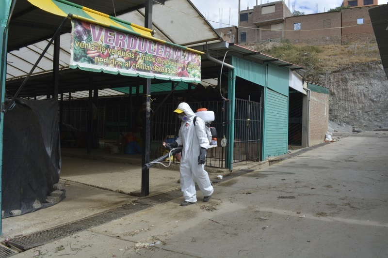 Revierten puestos en el mercado de Puelles por infringir normas