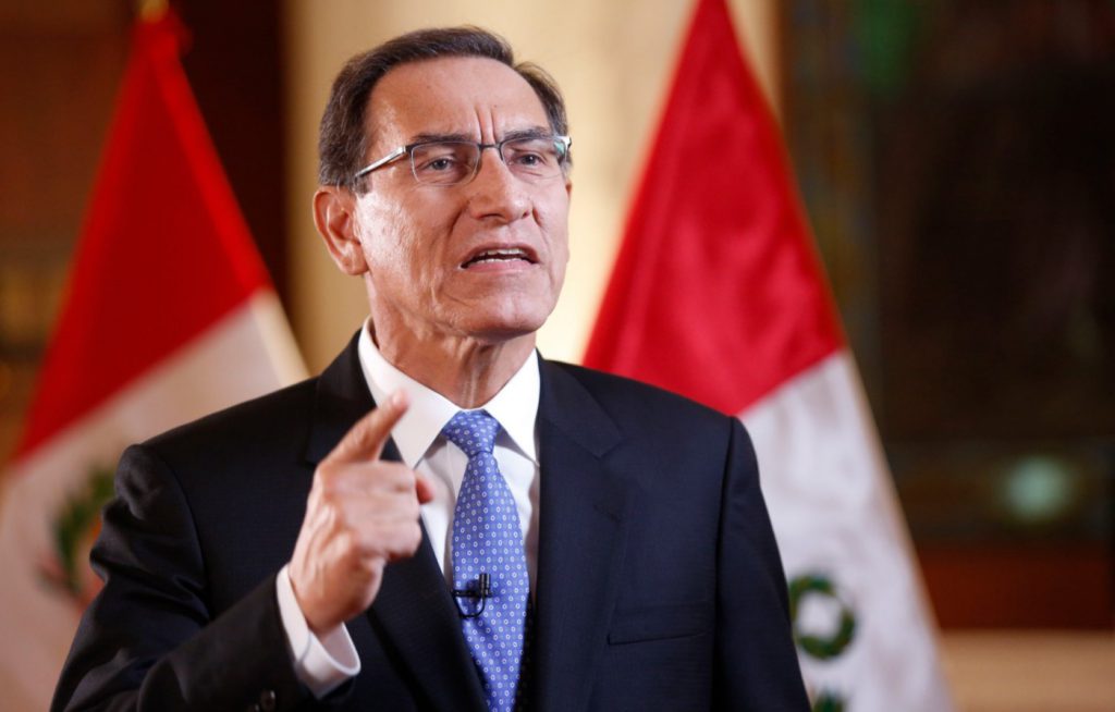 Martín Vizcarra observará ley de reposición de 14 mil profesores sin título