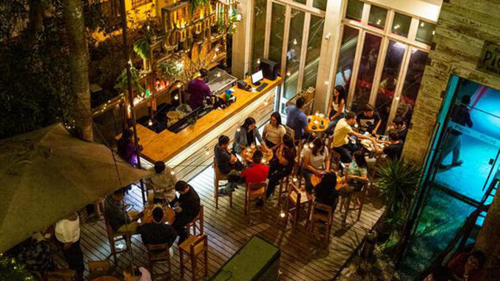 Gobierno prevé reabrir el 100% de sus actividades a fines de año, afirma Martos