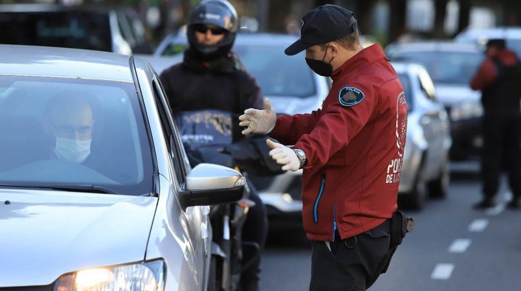 Vehículos particulares seguirán con prohibición de circular los domingos