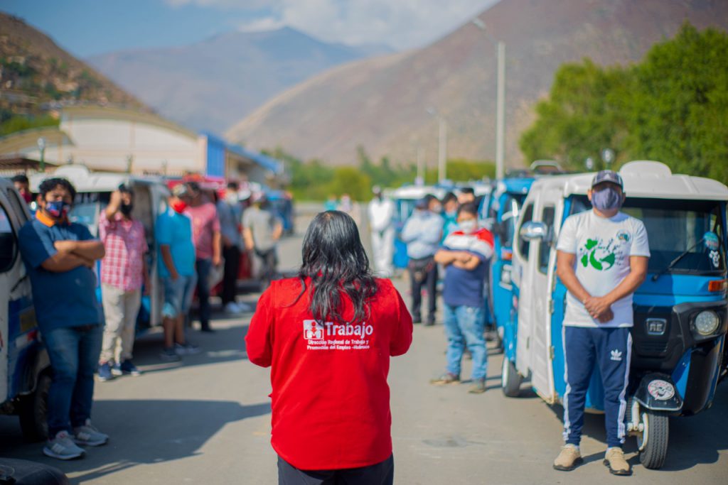 Capacitan a transportistas de Ambo para brindar seguridad y salud al pasajero