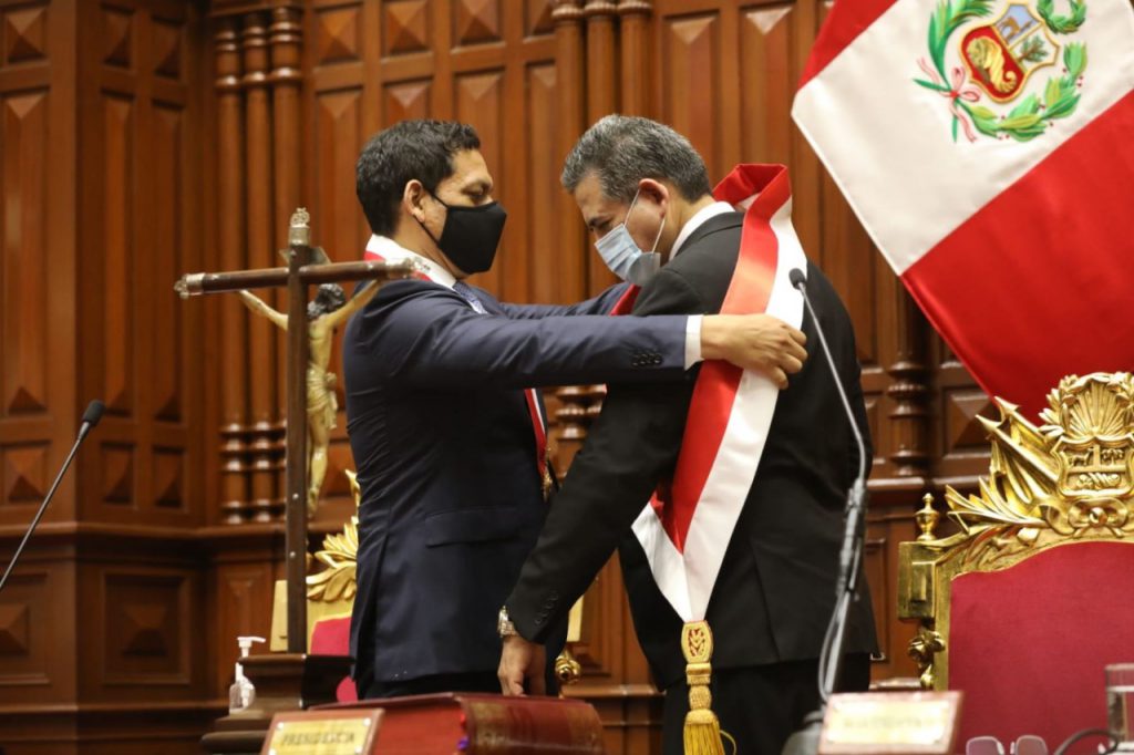 Manuel Merino de Lama jura como presidente de la República