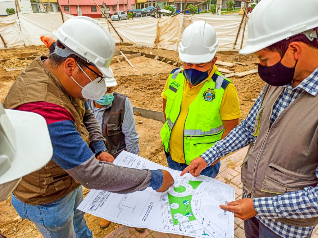 Supervisan construcción de parques en Amarilis