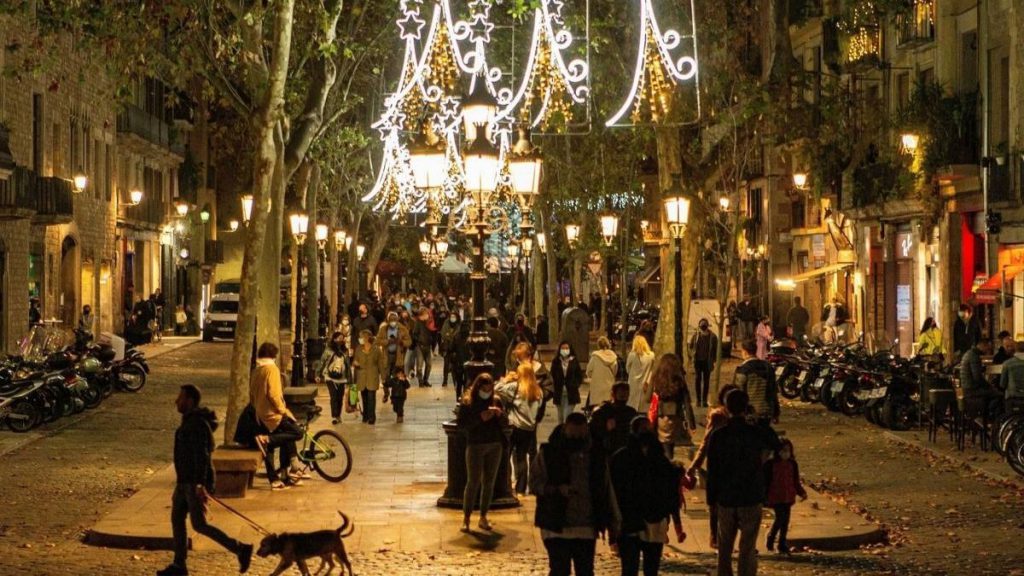 La OMS pide evitar grandes reuniones familiares en las fiestas navideñas