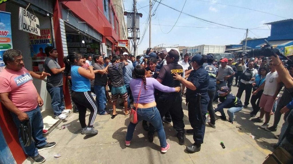 Inician operativos para erradicar ambulantes del Mercado Modelo