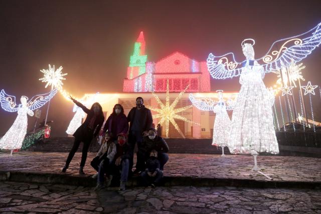 Pruebas y autoaislamiento para reducir riesgos en Navidad