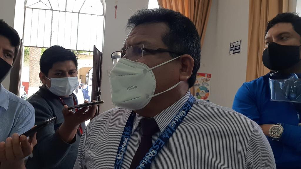 Director de EsSalud: “no hay camas UCI ni recursos humanos”