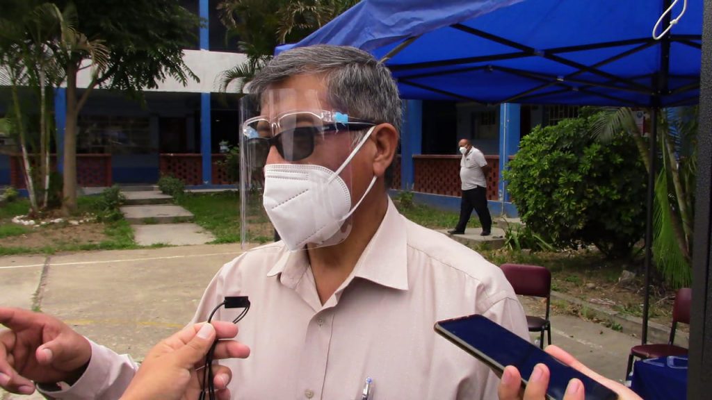 Institutos deben estar a la par de las universidades