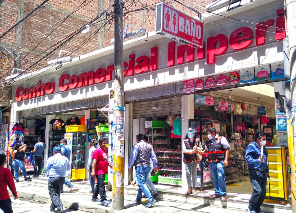 Municipalidad inspecciona instalaciones eléctricas de galerías y mercadillos