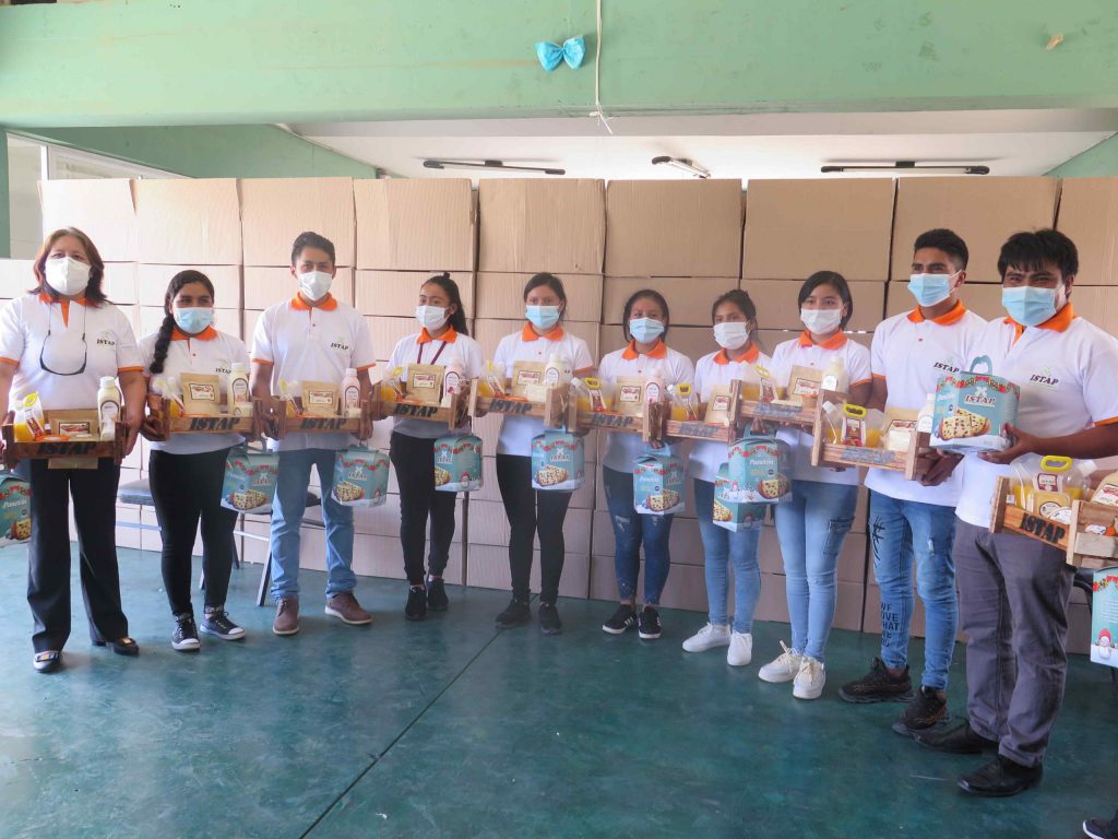 Estudiantes elaboran panetones fortificados con tocosh y quinua