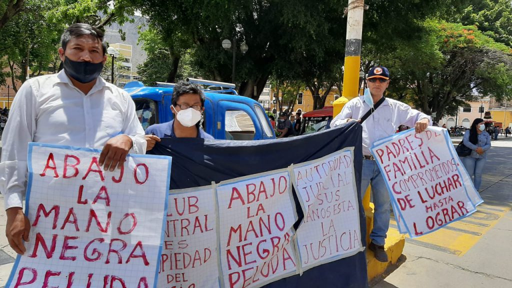 Padres de familia piden resolución de desalojo del Club Central