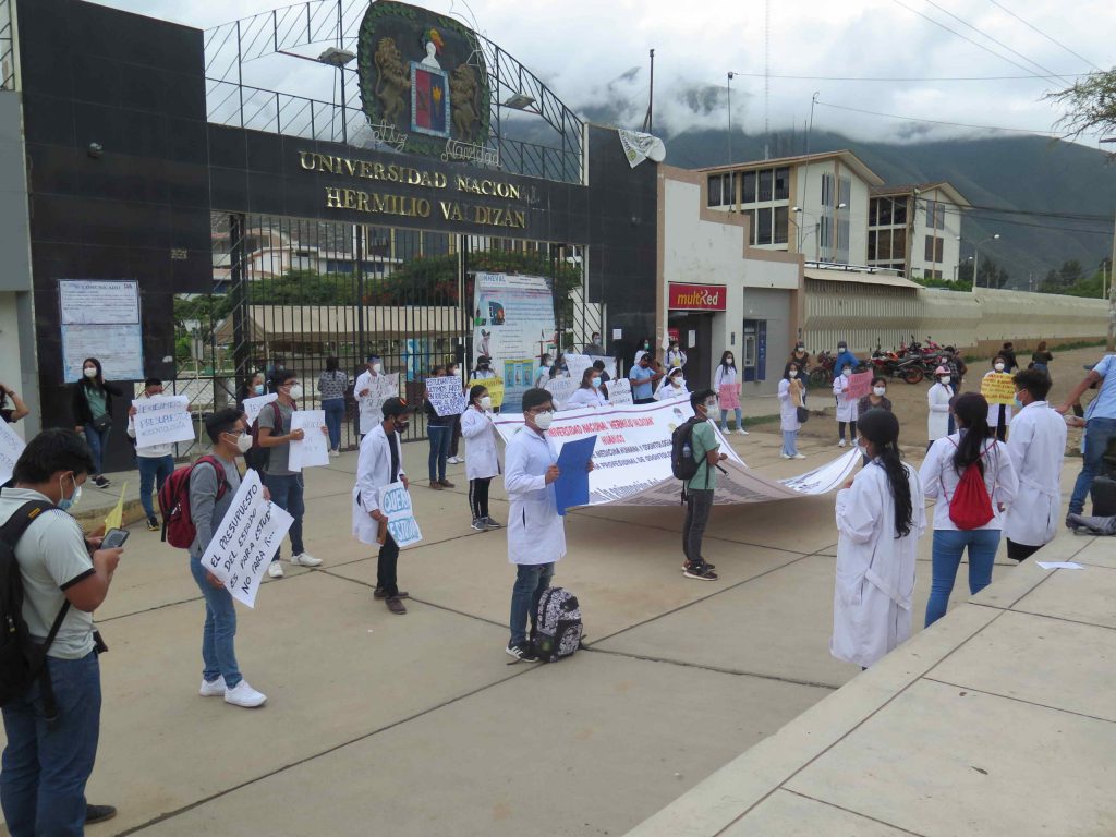 Alumnos de Odontología reclaman presupuesto para clínica
