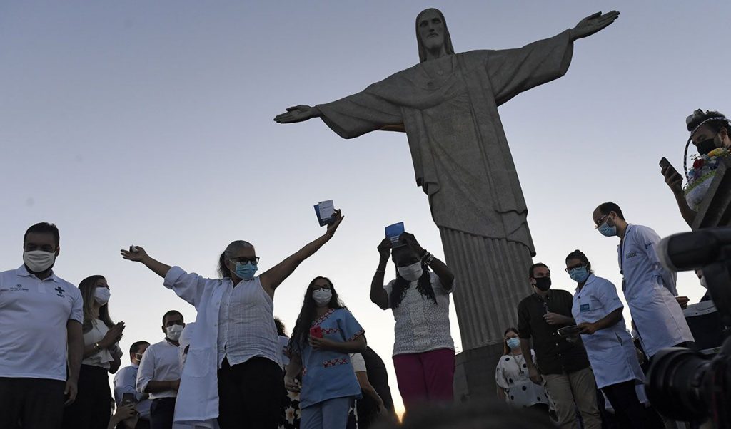 Brasil adelanta campaña de vacunación contra el COVID-19