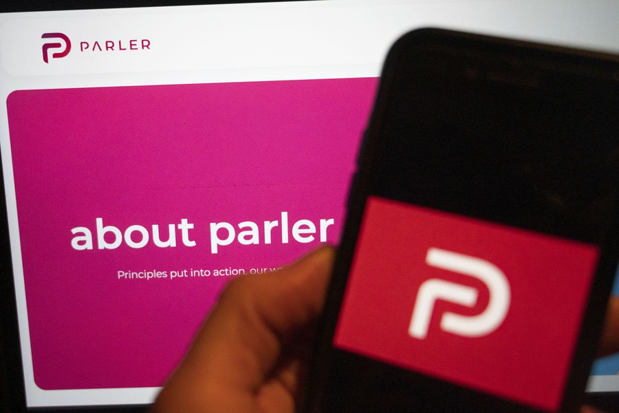 Parler retorna parcialmente con apoyo de tecnológica rusa