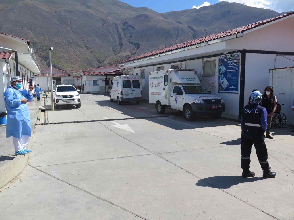 Médicos intensivistas renuncian a UCI COVID-19 por falta de pago