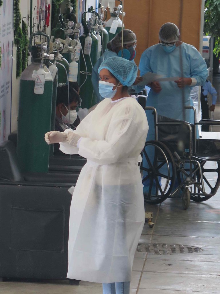 Hospital Hermilio Valdizán y EsSalud sin camas UCI