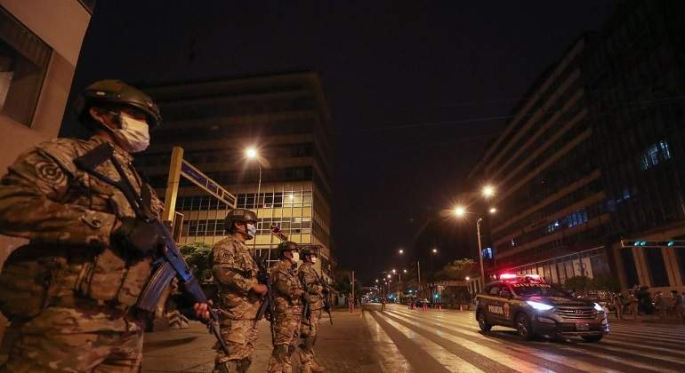 Colegio Médico del Perú pide mantener el toque de queda