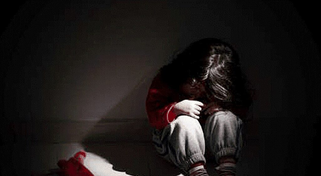 Dictan 25 años de cárcel para mujer por explotar a menor