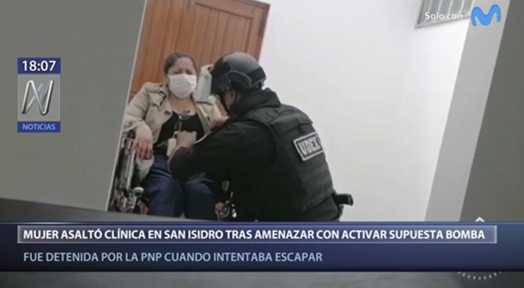 Así fue el momento cuando policía "desactivó" supuesta bomba de mujer que quiso robar clínica – VIDEO