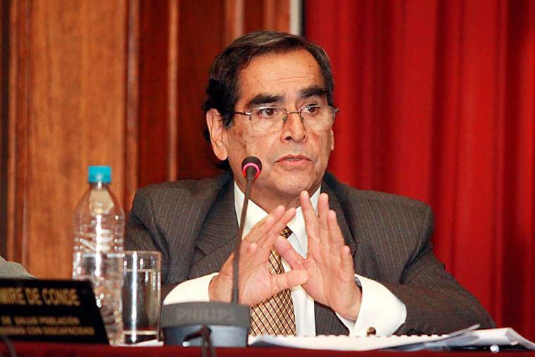 Funcionarios involucrados en vacunación irregular que no renunciaron serán separados hoy, anuncia Ugarte