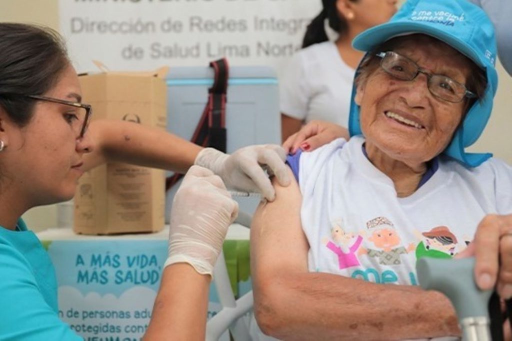 Piden reconsiderar y priorizar vacunación de los adultos mayores