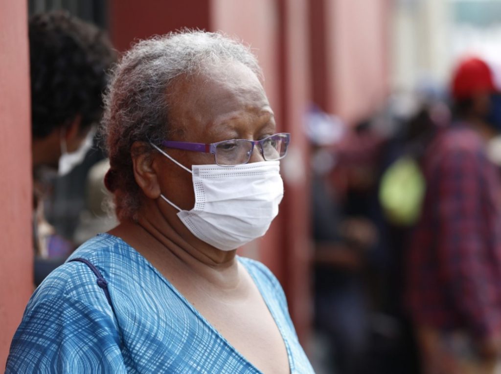 Falta de contacto social afectaría memoria de adultos mayores