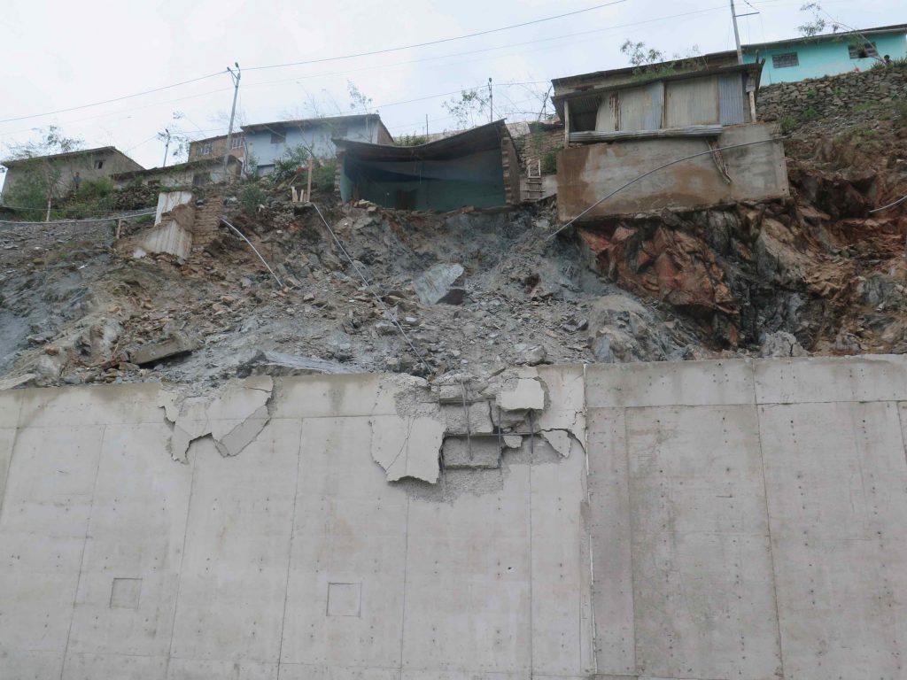 Desprendimiento de roca causa zozobra en pobladores de Jactay